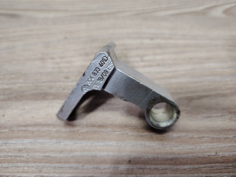 Петля двери задняя левая Volkswagen Passat B6 3C5 CBA