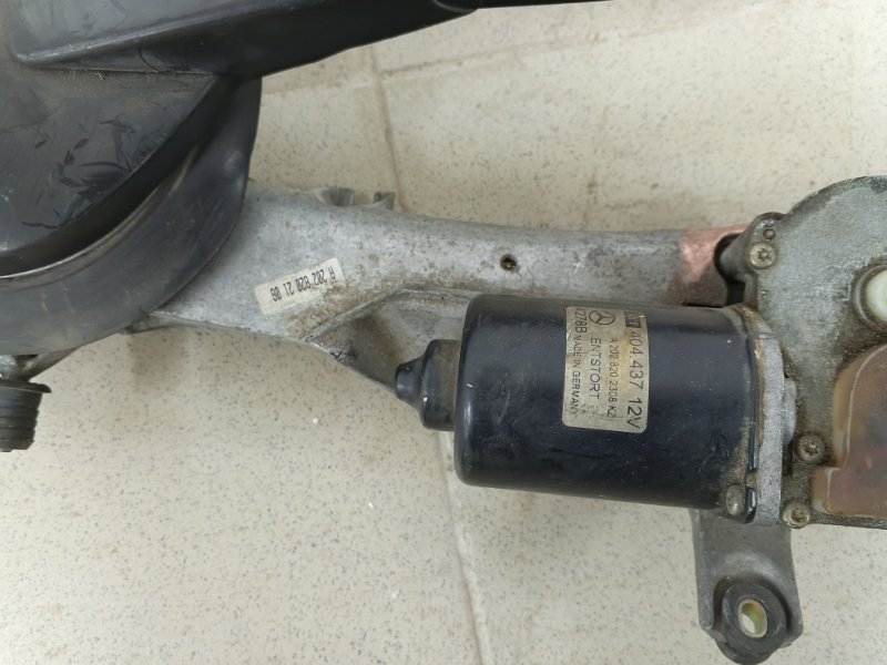 Трапеция стеклоочистителя передняя C-class 1998 W202 646