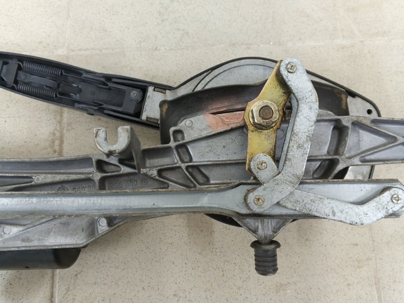 Трапеция стеклоочистителя передняя C-class 1998 W202 646