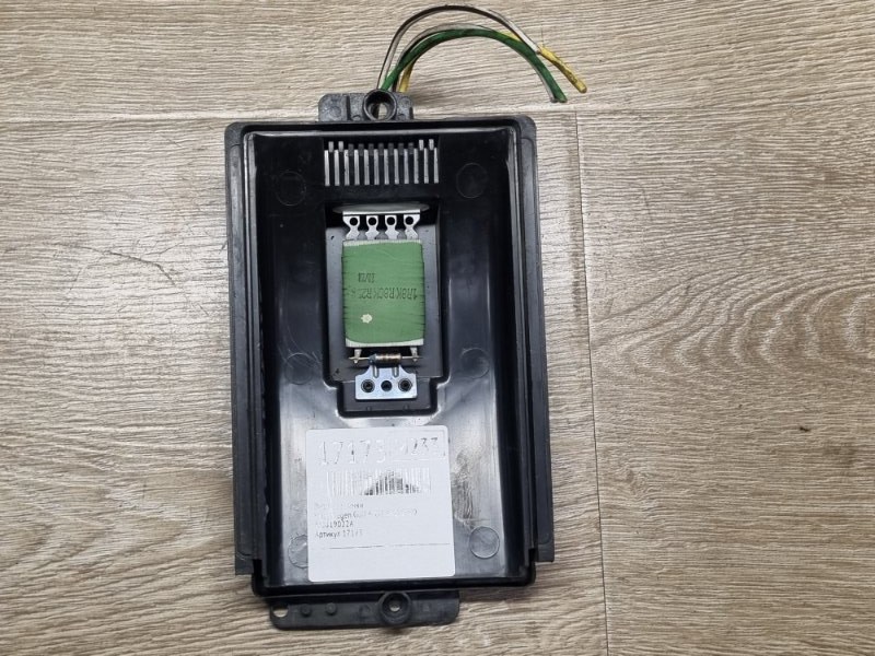Запчасть сопротивление отопителя Volkswagen Golf 4 1999 1J1 AKQ 1J0819022A контрактная Сопротивление отопителя Volkswagen Golf 4 1999 1J1 AKQ 1J0819022A контрактная