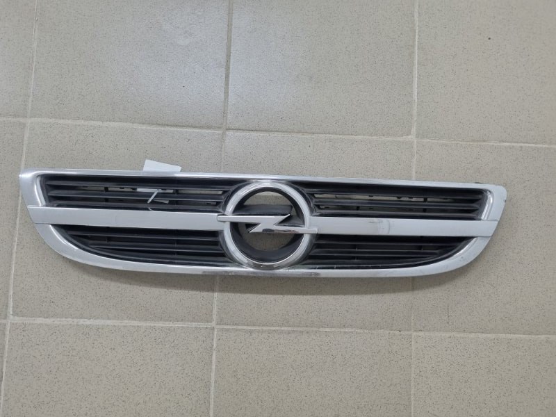 Решетка радиатора Opel Zafira A 2003 F75 Z18XE 24453538 контрактная