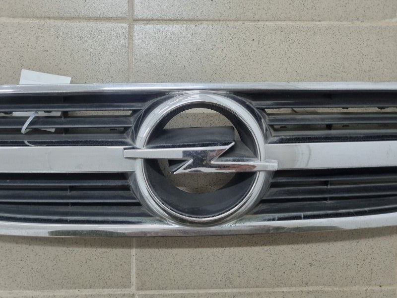 Решетка радиатора Opel Zafira A F75 Z18XE