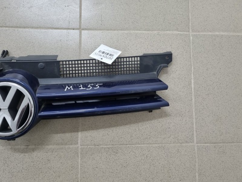 Решетка радиатора Volkswagen Golf 4 1J1 AZD