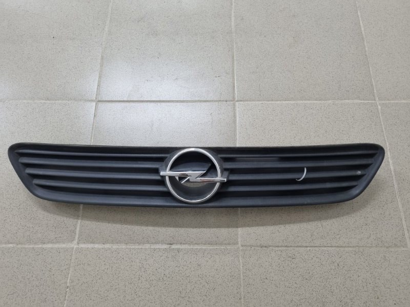 Решетка радиатора Opel Astra G 2001 F48 Z16SE 90588120 контрактная