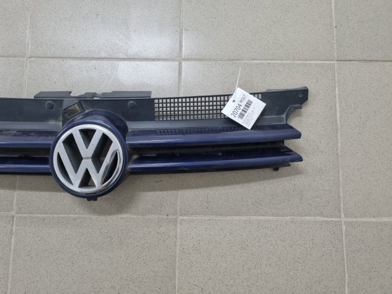 Решетка радиатора Golf 4 1999 1J1 AKL