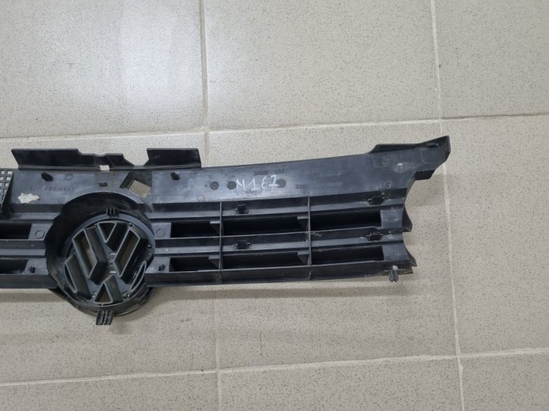Решетка радиатора Golf 4 1999 1J1 AKL