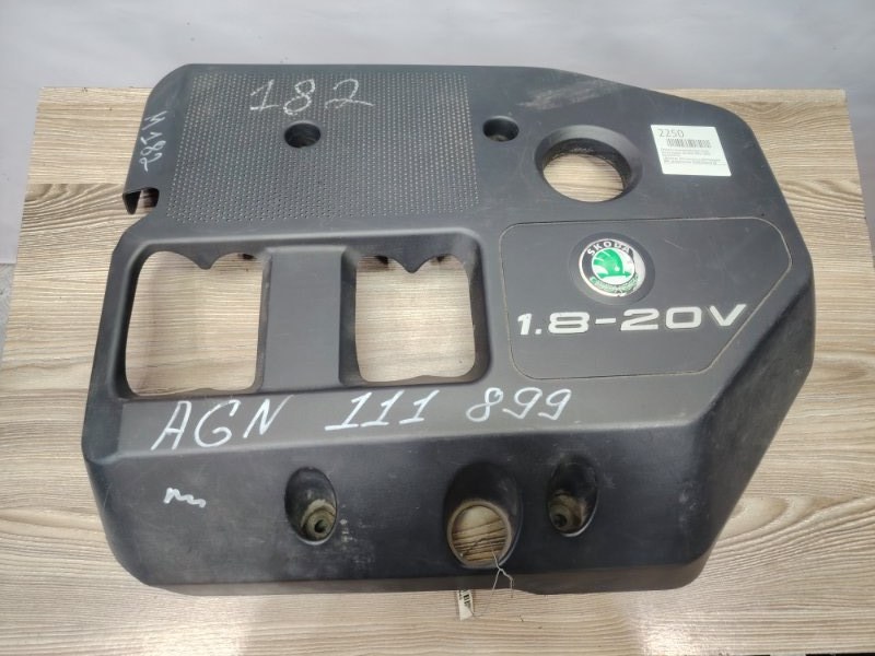 Запчасть декоративная крышка двигателя Skoda Octavia 1996-2000 A4 AGN 06a103925k контрактная Декоративная крышка двигателя Skoda Octavia 1996-2000 A4 AGN 06a103925k контрактная