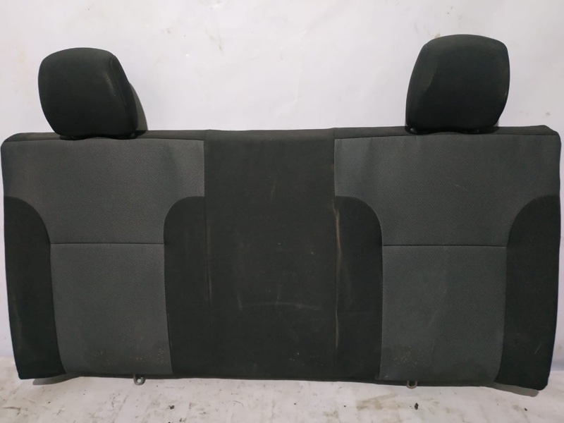 Обшивка сиденья на рено сандеро. Спинка сиденья рено сандеро. Спинка сиденья рено сандеро. Сиденье на рено сандеро 2012 год. Спинка сиденья рено сандеро.