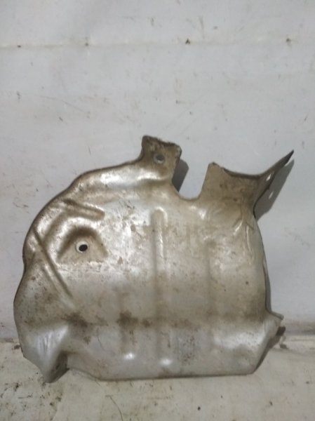 Болт защитного экрана выпускного коллектора рено м6. 4. Экран коллектора логан. Экран коллектора логан. 4.