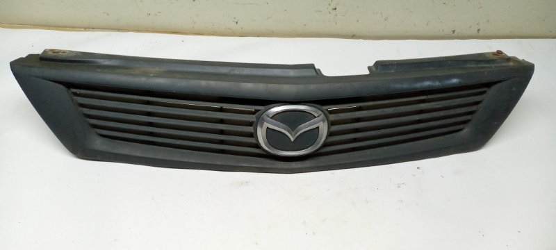Решетка радиатора Mazda Familia УНИВЕРСАЛ 1.8 2000 (б/у)