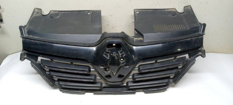 Решетка радиатора Renault Sandero Stepwey 2 (б/у)