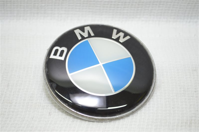 Эмблема (значок) на капот Bmw 523 E39 2.5 M52B25 1999 (б/у)