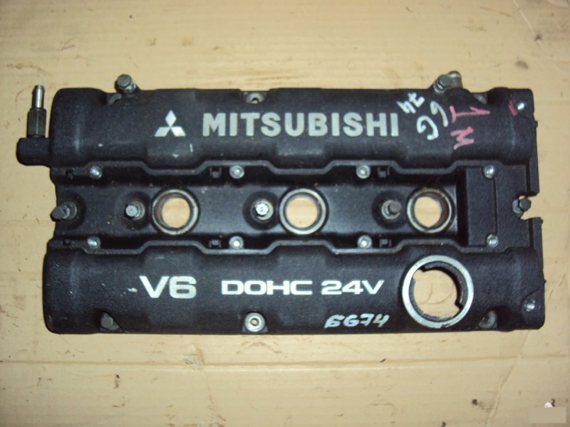 Клапанная крышка Mitsubishi Debonair 6G74 (б/у)