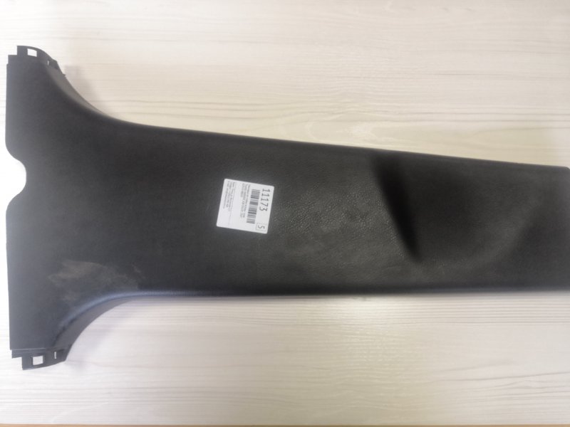 Накладка на стойку кузова Toyota Harrier GSU35 2GR 2007 правая (б/у)