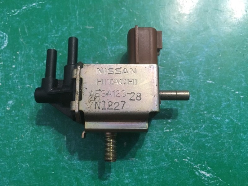 Вакуумный клапан Nissan Cefiro R20 VQ20DE (б/у)