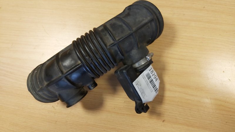 Патрубок воздушного фильтра Honda Civic Ferio ES1 D15B (б/у)