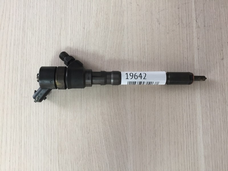 Форсунка Hyundai D4EA (б/у) Форсунка Hyundai D4EA (б/у)