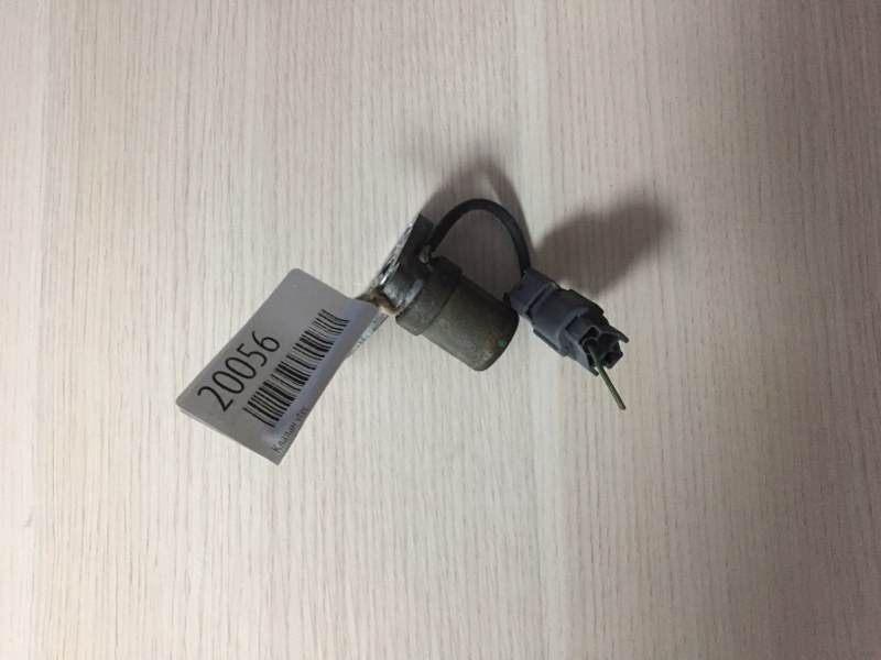 Клапан vtec Honda F18B (б/у) Клапан vtec Honda F18B (б/у)