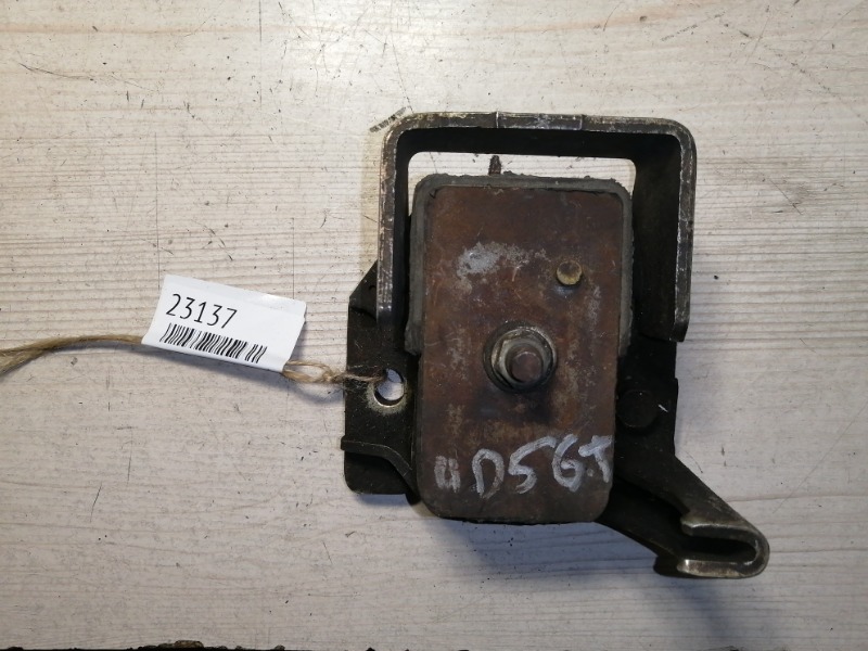 Подушка двигателя Mitsubishi Delica P05V 4D56T (б/у)