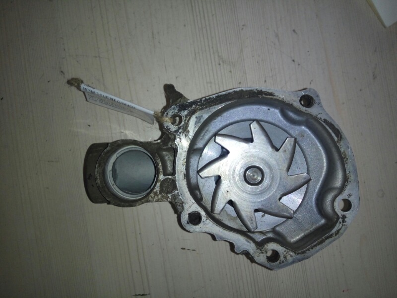 Помпа Mitsubishi Airtrek CU2W 4G63 (б/у)