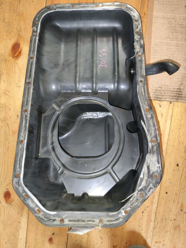 Поддон Mitsubishi Delica P03W 4G63 (б/у)