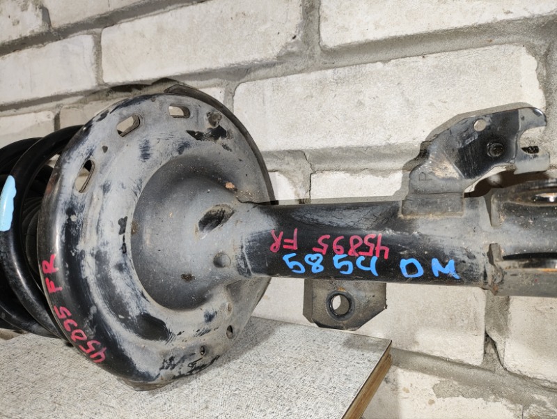 Стойка подвески передняя правая CAMRY 2009 ACV40 2AZ-FE