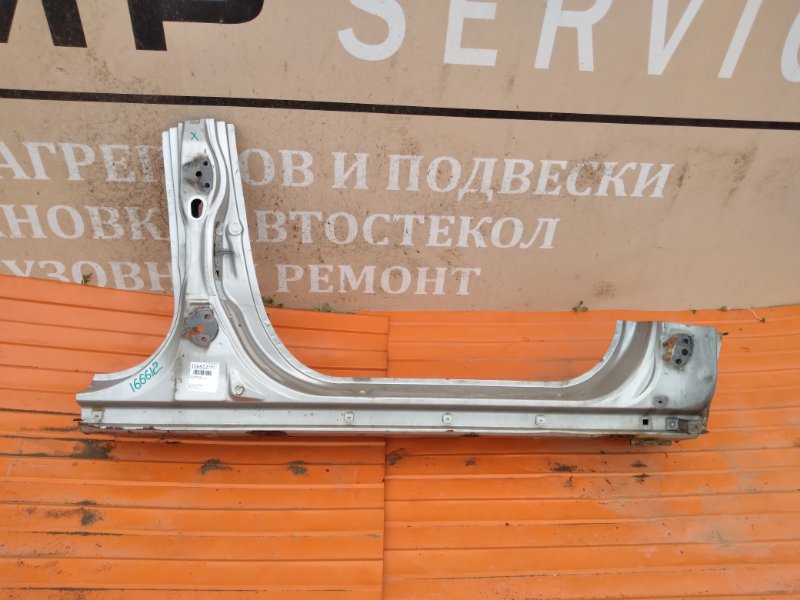 Порог кузова Honda Cr-V RD1 B20B 1997 правый (б/у) Порог кузова Honda Cr-V RD1 B20B 1997 правый (б/у)