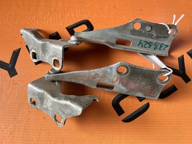 Петля капота NISSAN TERRANO PR50 QD32 654010W000 контрактная