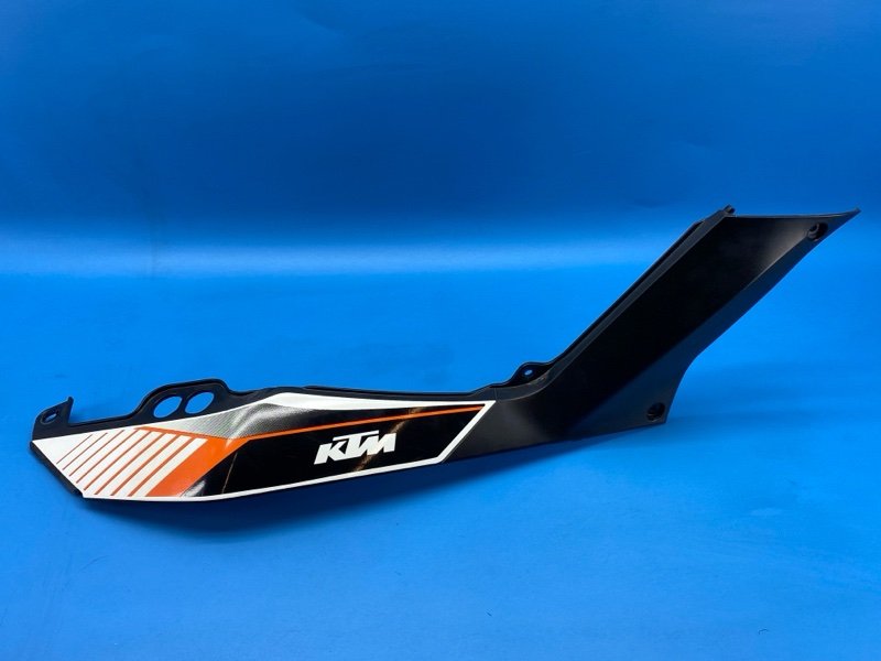 Пластик боковой Ktm Duke 2014 задний правый (б/у)