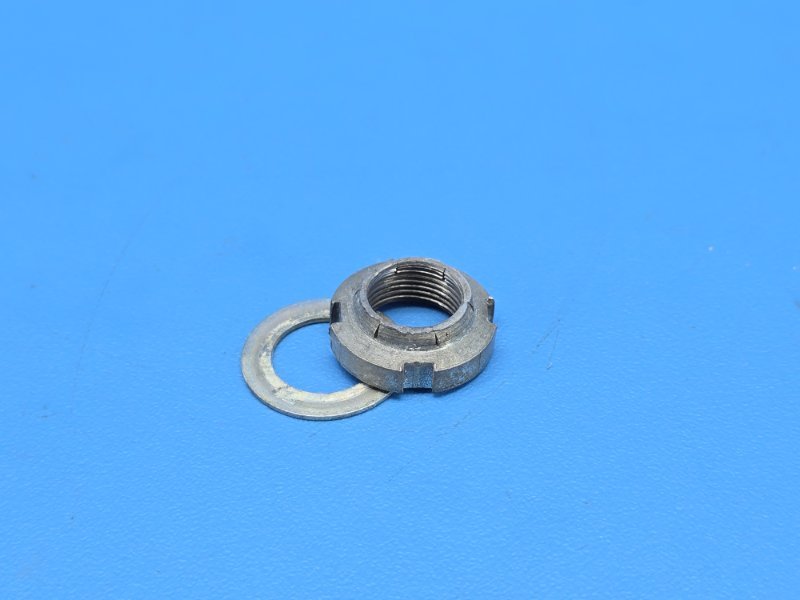 Гайка Ducati 748 1994 (б/у) Гайка Ducati 748 1994 (б/у)
