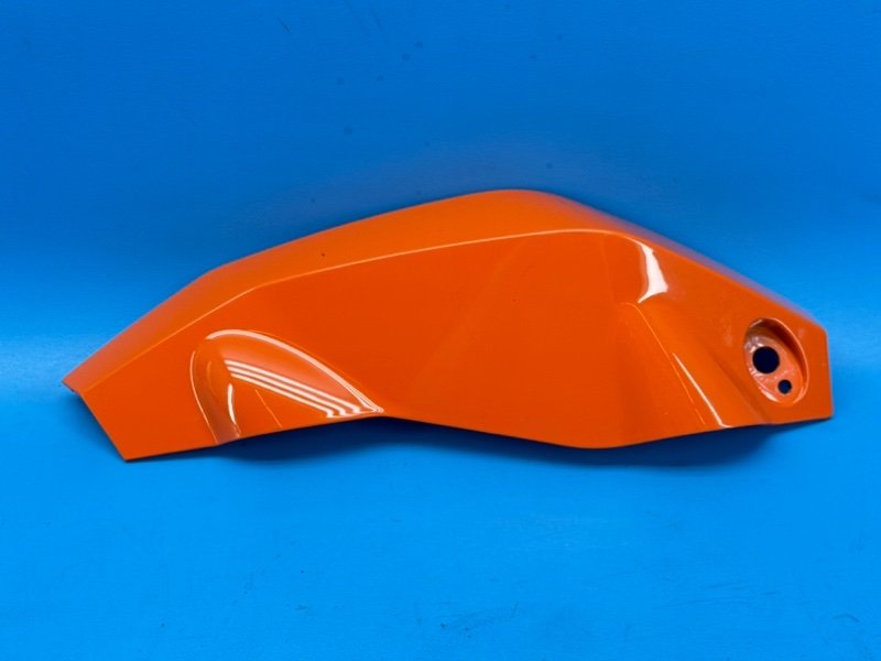 Пластик боковой Ktm Duke 2012 левый (б/у)