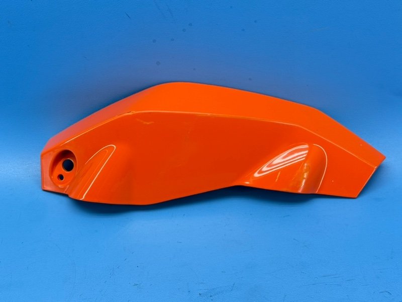 Пластик боковой Ktm Duke 2012 правый (б/у)