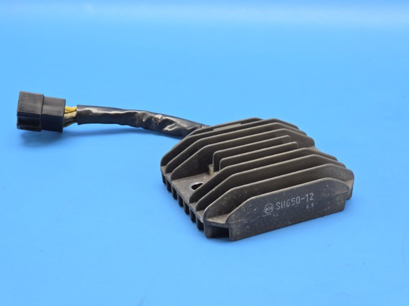 Реле заряда регулятор напряжения Kawasaki Zrx400 1996 (б/у)