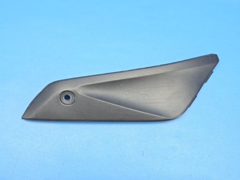 Накладка на бак honda cbr1000rr SC-57 2005 передняя правая (б/у)