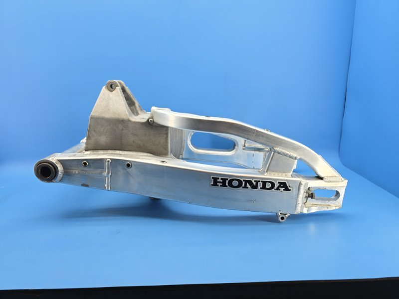 Маятник, рычаг honda cbr1000rr SC-57 2005 задний (б/у)