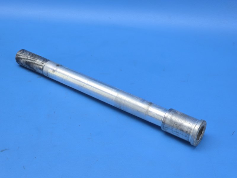 Ось переднего колеса Kawasaki ER-6F 2006 (б/у)