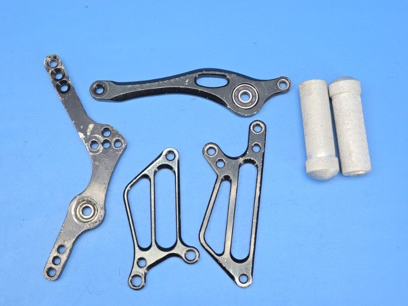 Кронштейн упора ноги, подножки YAMAHA YZF-R1 2007 (б/у)