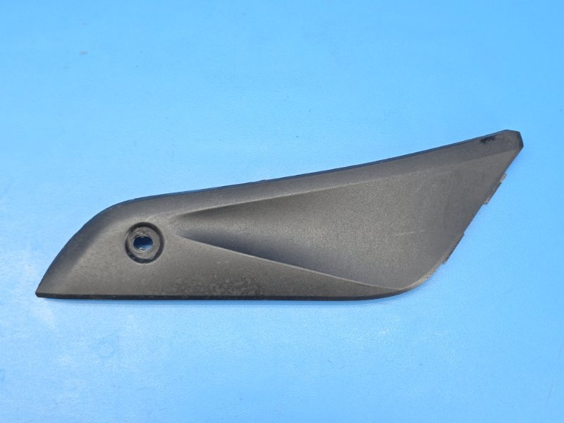 Накладка на бак honda cbr1000rr SC57 2004 правая (б/у)