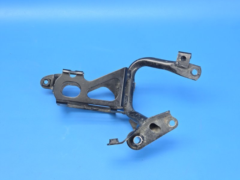 Кронштейн honda cbr1000rr SC57 2004 правый (б/у)