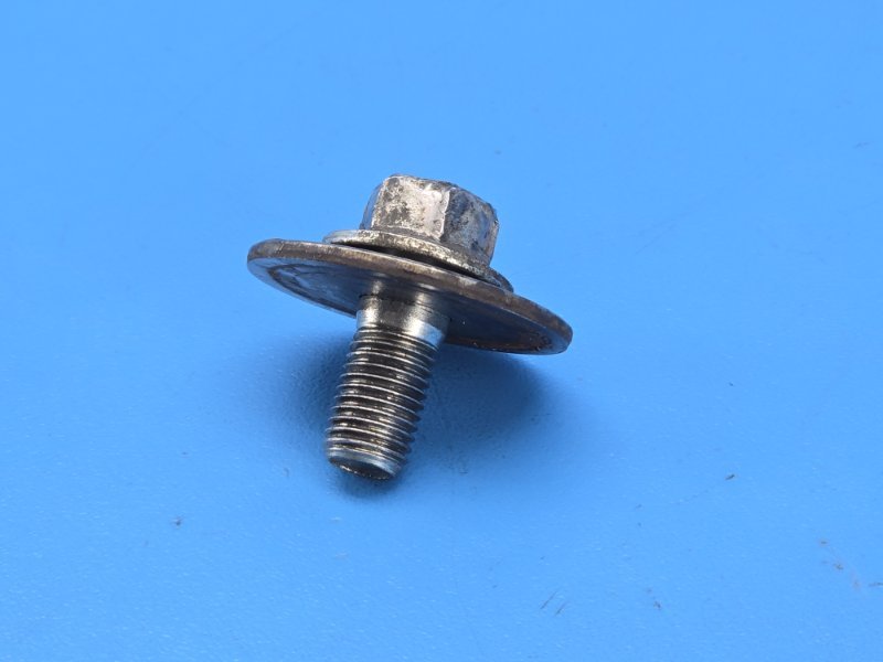 Болт приводной звезды honda cbr1000rr SC57 2004 (б/у)