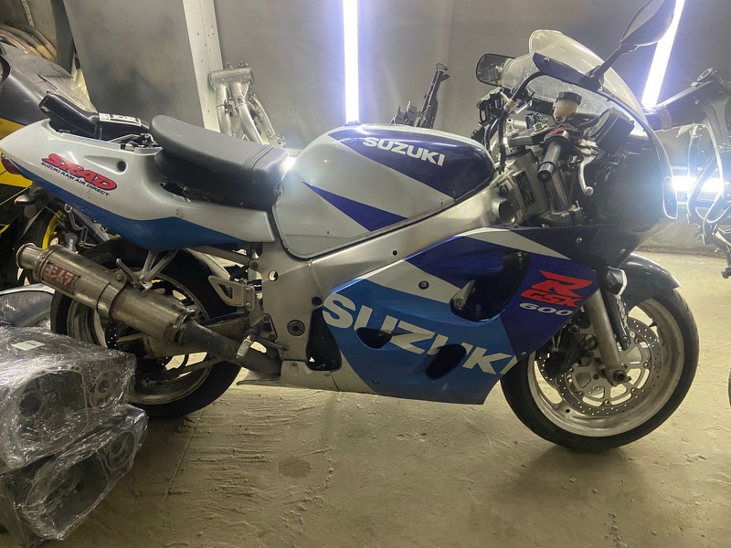 Автомобиль suzuki GSX-R600 1997-2000 года в разбор