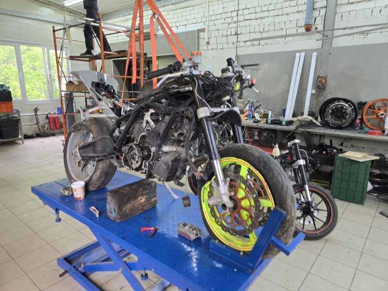 Автомобиль KTM RC8 2009 года в разбор