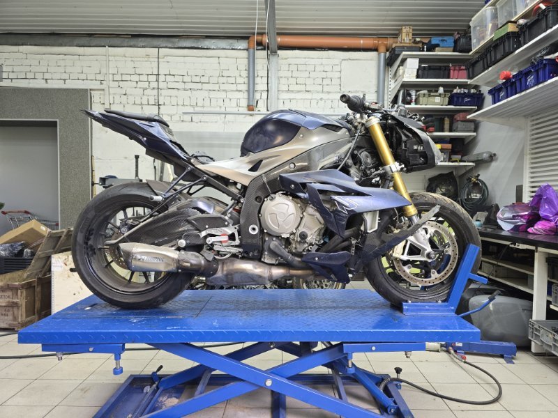 Автомобиль BMW S1000R 2015 года в разбор