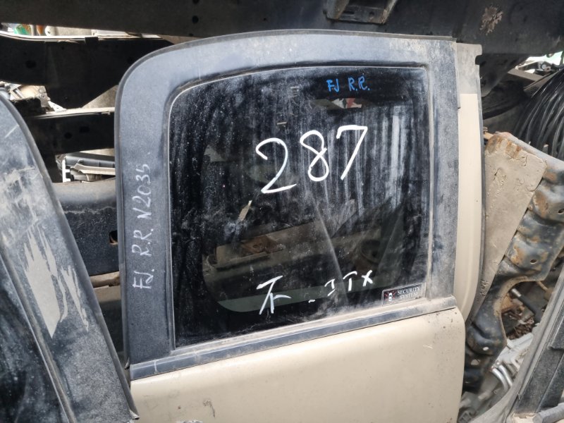 Стекло двери Toyota Fj Cruiser GSJ15 1GRFE 2012 заднее правое (б/у)