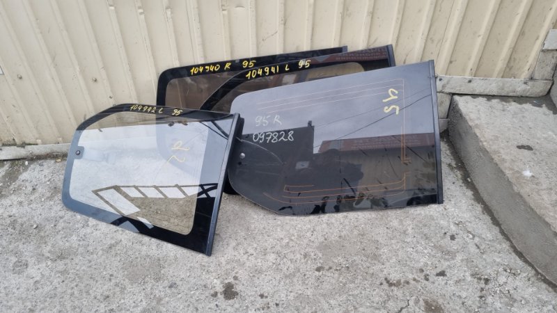 Стекло багажного отсека Toyota Land Cruiser Prado KZJ95 1KZTE 2000 заднее левое (б/у)