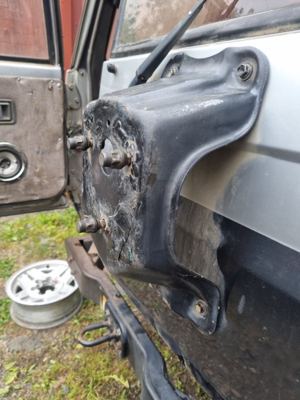 Крепление запасного колеса TOYOTA LAND CRUISER PRADO KZJ78 KZJ71 LJ78 LJ71 1KZTE 2LTE 1993 заднее (б/у)