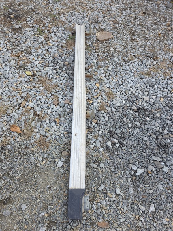 Подножка Toyota LAND CRUISER GRJ79 1GR-FE 2015 правая (б/у) Подножка Toyota LAND CRUISER GRJ79 1GR-FE 2015 правая (б/у)