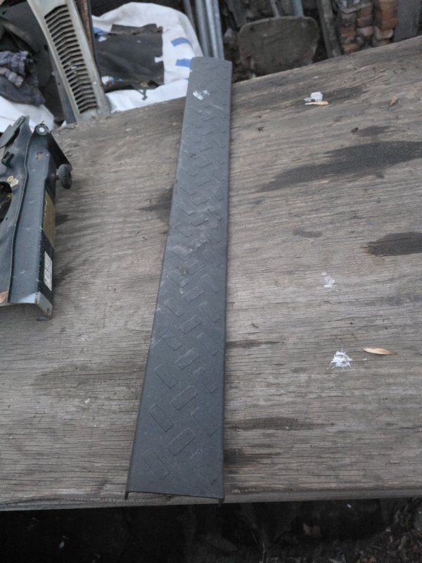 Накладка на порог Toyota FJ CRUISER GSJ15L 1GR-FE 2012 передняя правая (б/у)