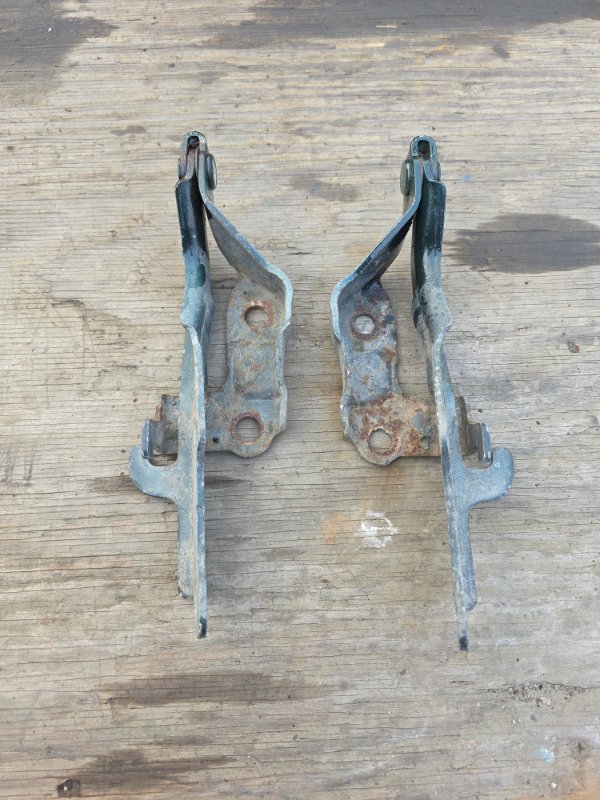 Петля капота Toyota LAND CRUISER HZJ105L-GCMNS 1HZ 2000 (б/у)