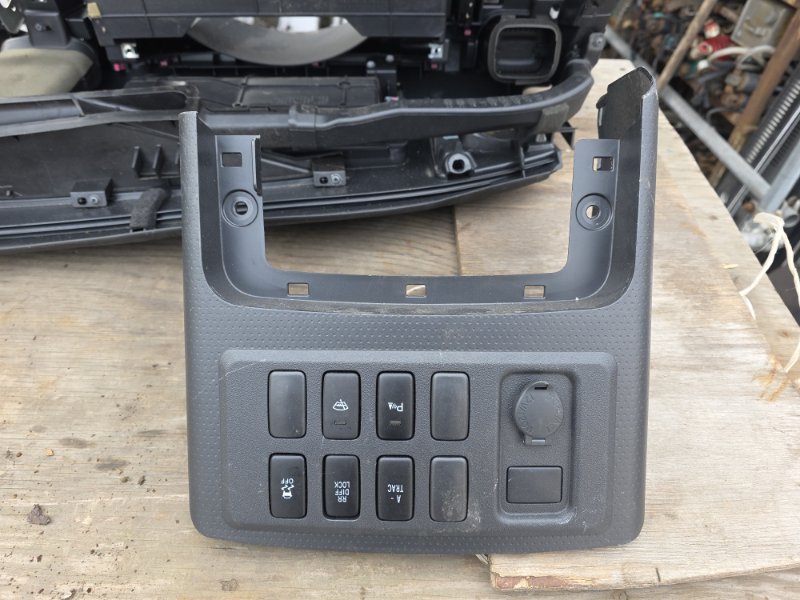 Панель пластиковая Toyota FJ CRUISER GSJ15 1GRFE 2012 (б/у)